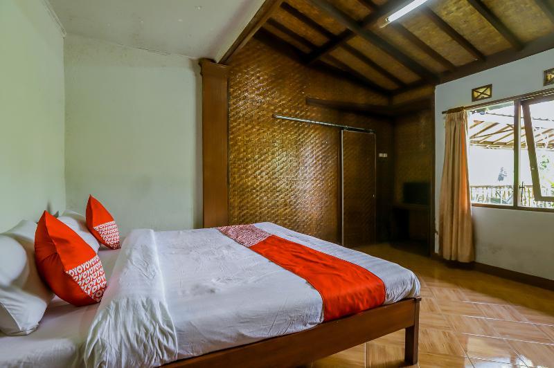 Oyo 917 Cansebu Amazing Camp & Resort Богор Екстер'єр фото
